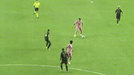 球救主！迈阿密国际晋级美冠杯4强0-2到3-2绝杀！梅西双响造3